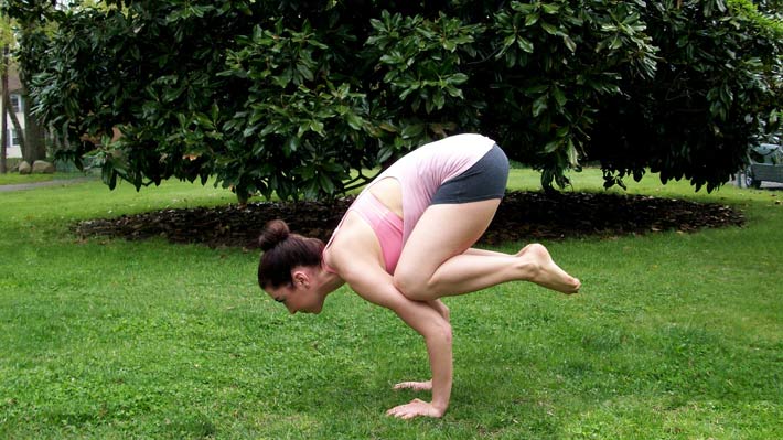Denge in 5 Yoga Pozisyonu - Karga Pozu