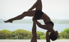 Akro Yoga