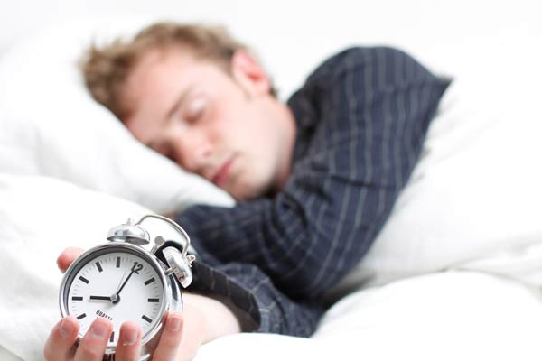 Neden Uyku Tutmaz? - 
	Yapılan yeni bir araştırmaya göre sizi uykusuz gecelerle karşı karşıya bırakan şeyin beyninizin o günkü aktiviteleri olduğu açıklandı. Ne kadar aktif bir gün geçirdiyseniz gece uyumanız da o kadar zorlaşıyor.
